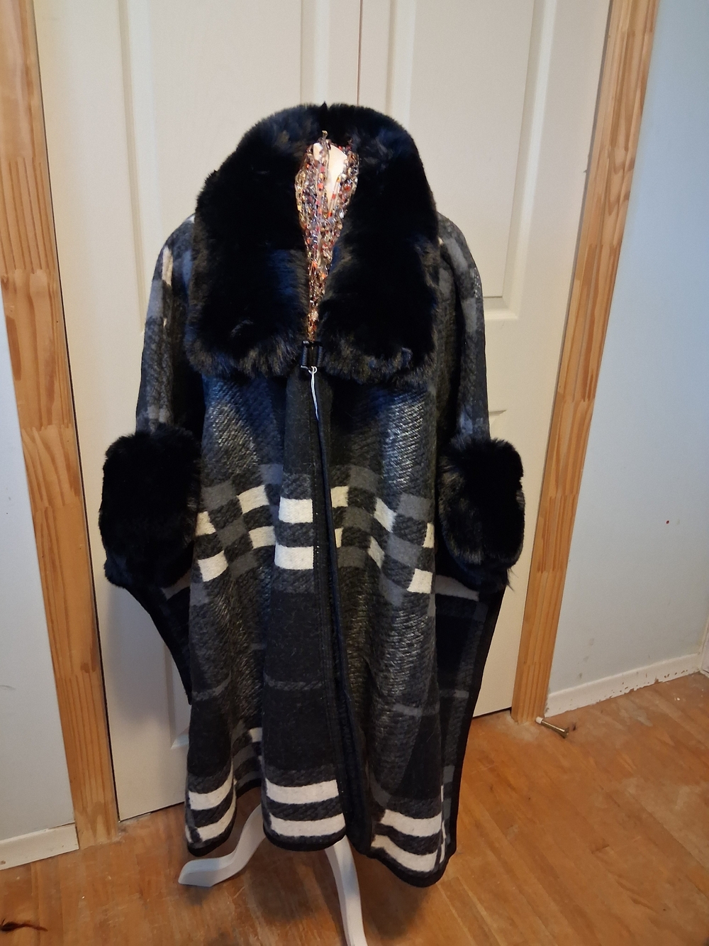 Womens Plaid Cape with Faux Fur Trim